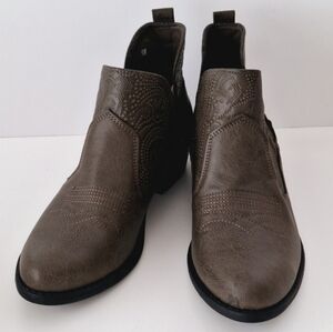 Easy Street gray faux leather booties